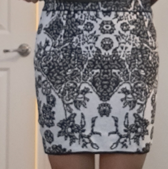 SOLEMIO | Wool pencil skirt - Picture 2 of 3
